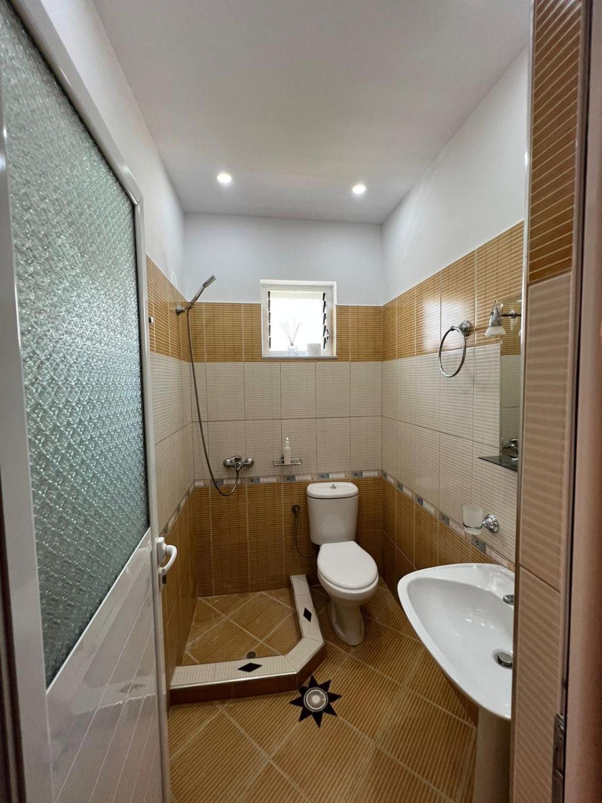Apartments Sadiku With Sea View Sarande Exterior photo